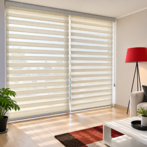 Sala moderna con persianas zebra y luz solar