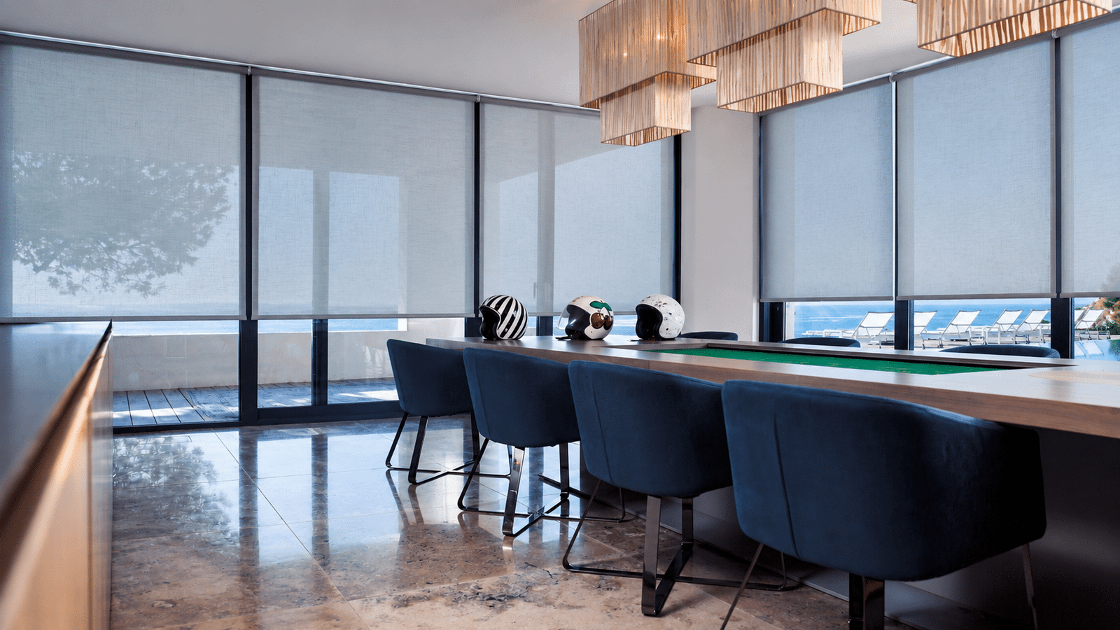 sala-con-cortinas-roller-screen